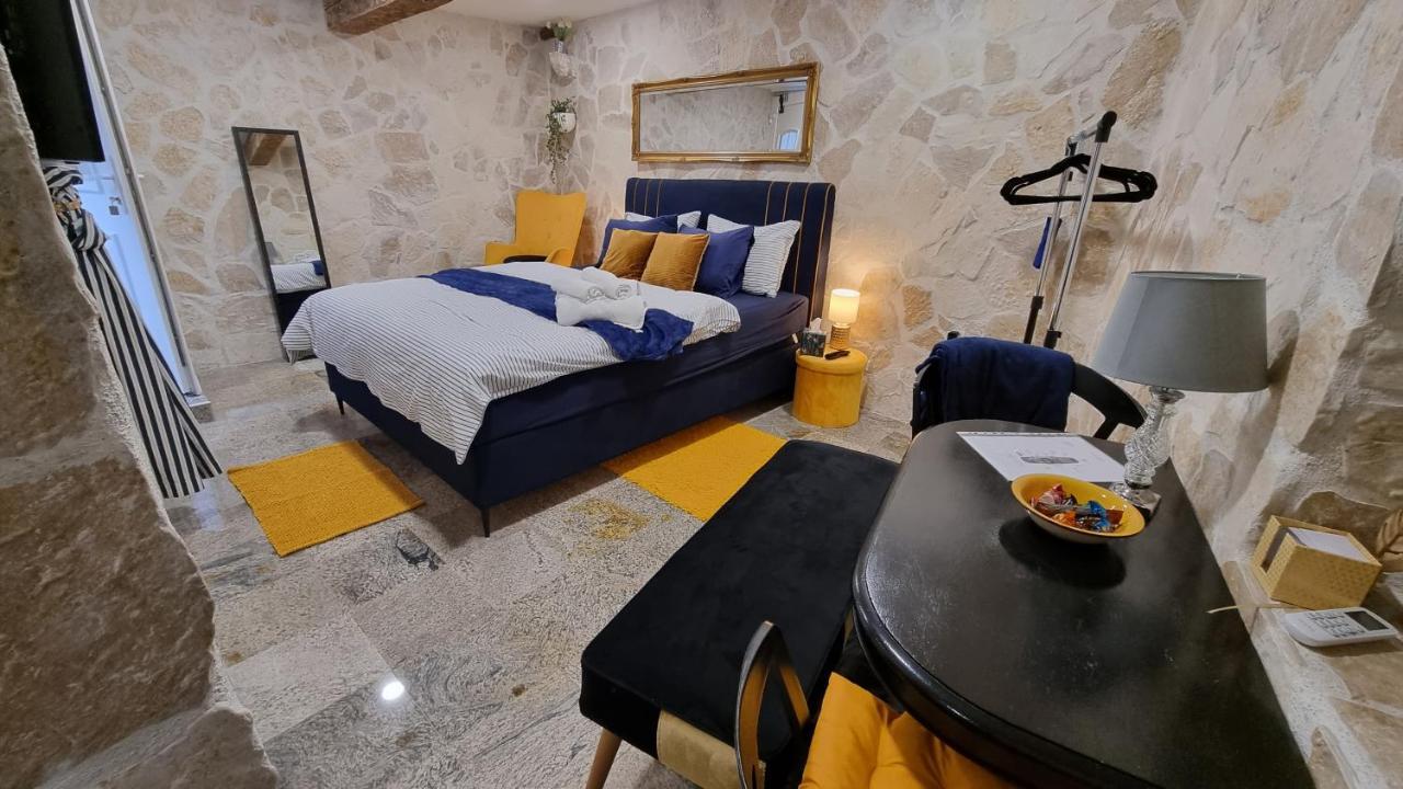 Stone Apartman *