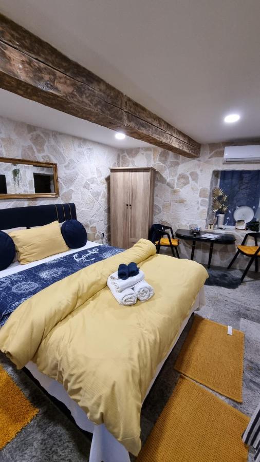 Stone Apartman *
